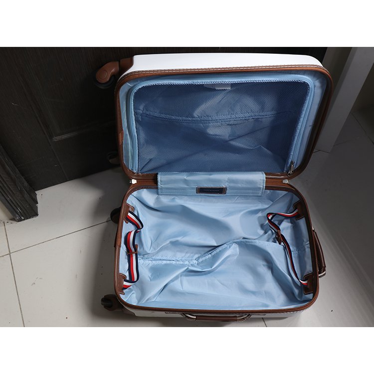 Tommy Hilfiger , Traditional American Luggage No.3664 SA71 NYC