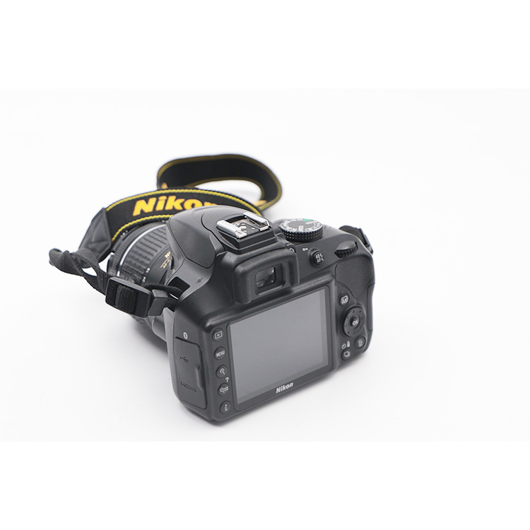 Nikon D3400 w/ AF-P DX Nikkor 18-55mm F/3.5-5.6 VR