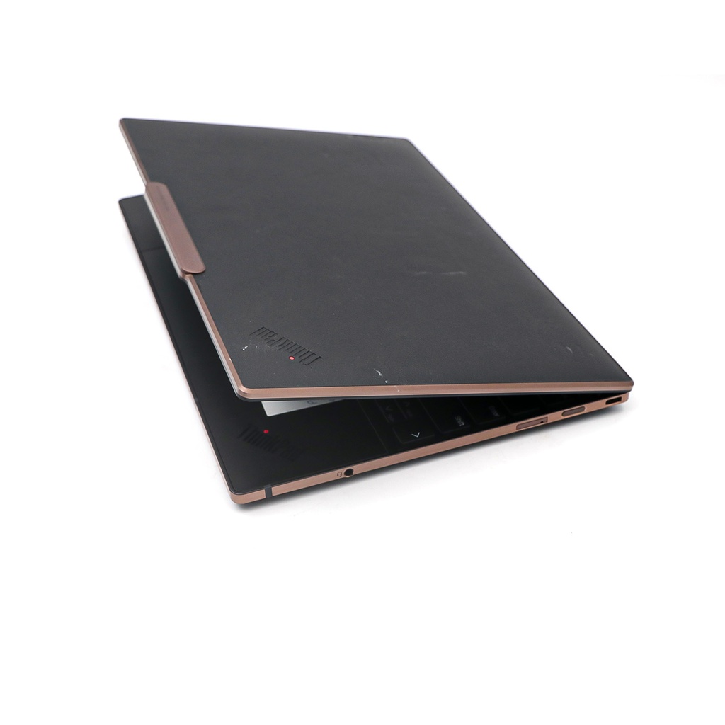 Lenovo thinkpad Z13 gen1 16 GB  1TB SSD, LTE Touch Screen, Amd  Ryzen 5 Pro 6650U Processor