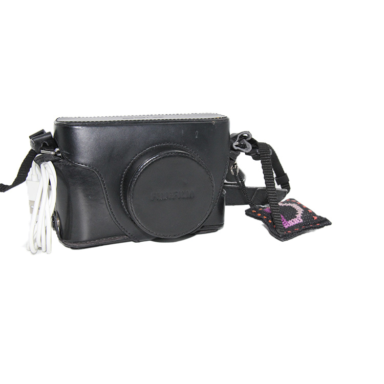 fujifilm x100f f=23mm  Camera made in Japan