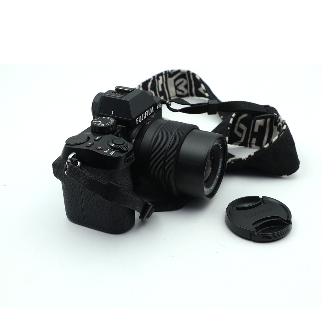 Fujifilm X-S10 Mirrorless Camera With Extra Lens FujiFilm 15-45 + Pouch