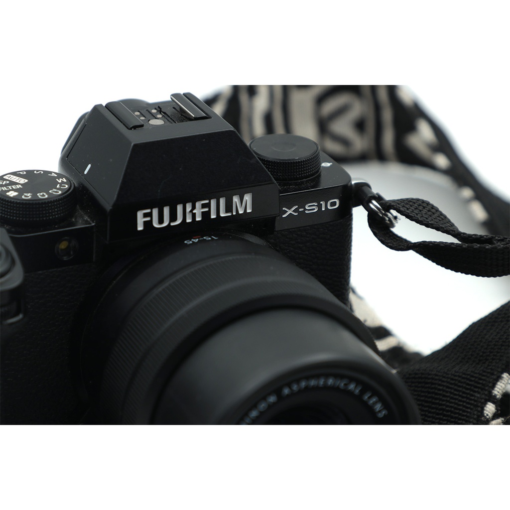 Fujifilm X-S10 Mirrorless Camera With Extra Lens FujiFilm 15-45 + Pouch