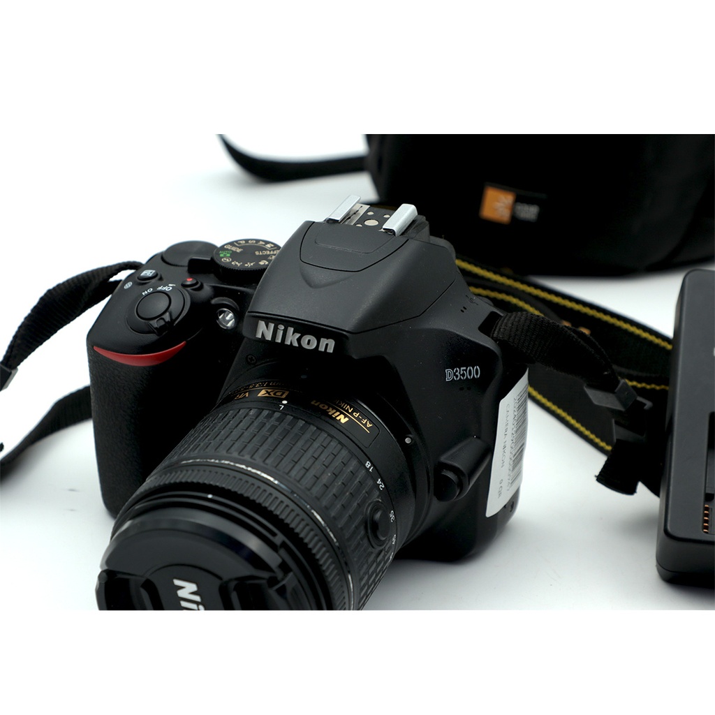 Nikon D 3500 DSLR + Pouch