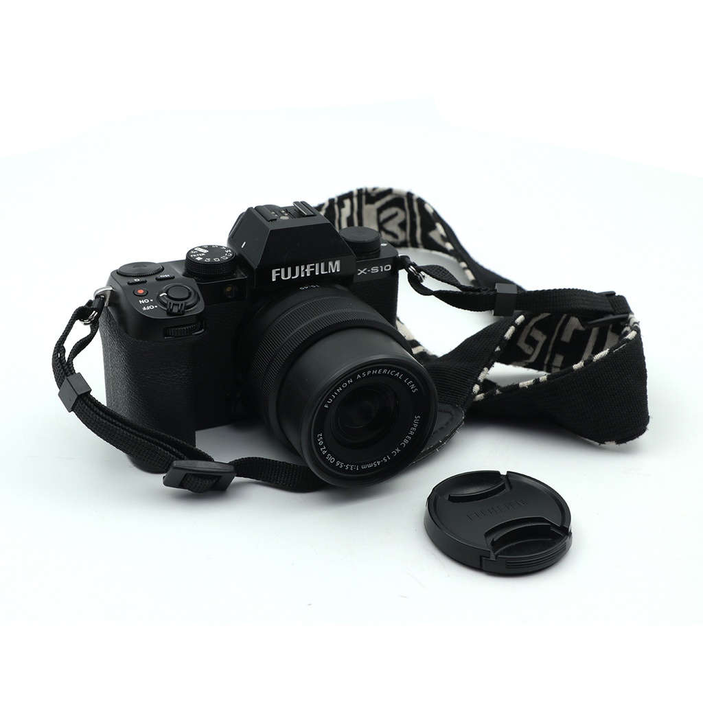Fujifilm X-S10 Mirrorless Camera With Extra Lens FujiFilm 15-45 + Pouch